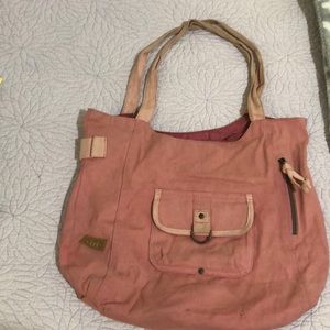 Light pink cloth book bag.
